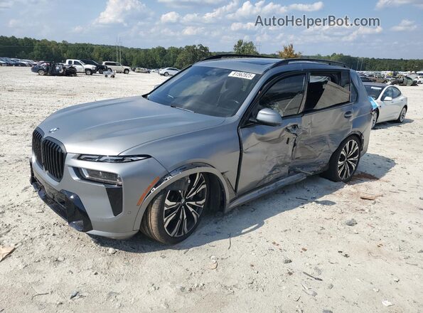 5UX23EM09P9P72007 2023 BMW X7 Gray Vista tres cuartos delantera izquierda