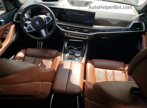 5UX23EM09P9P72007 2023 BMW X7 Gray Vista del salpicadero
