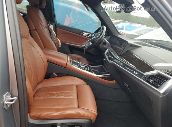 5UX23EM09P9P72007 2023 BMW X7 Gray Vista interior delantera
