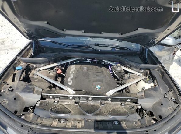 5UX23EM09P9P72007 2023 BMW X7 Gray Vista del compartimento del motor