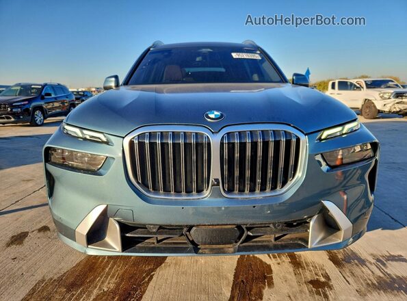 5UX23EM09P9R44777 2023 BMW X7 Gray Widok z przodu
