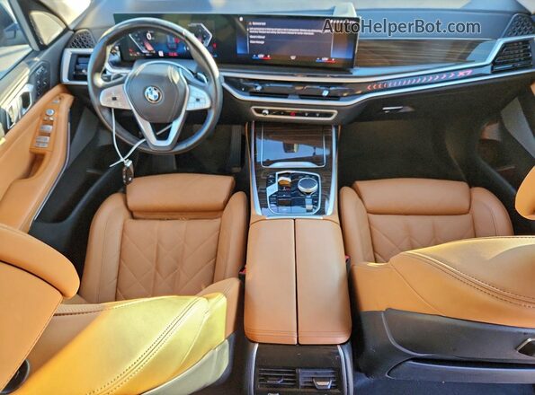 5UX23EM09P9R44777 2023 BMW X7 Gray Widok deski rozdzielczej