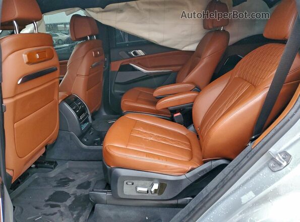 5UX23EM0XP9P37038 2023 BMW X7 Silver Vista de los asientos traseros