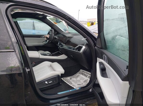 5UX23EU01T9055997 2026 BMW X5 Черный Вид салона спереди