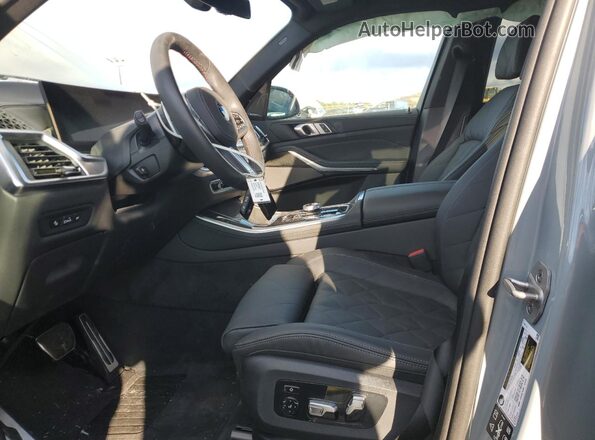 5UX33EU02T9101647 2026 BMW X5 Gray წინა სალონის ხედი