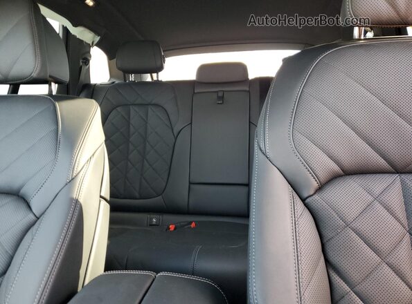 5UX33EU02T9101647 2026 BMW X5 Gray უკანა სავარძლების ხედი