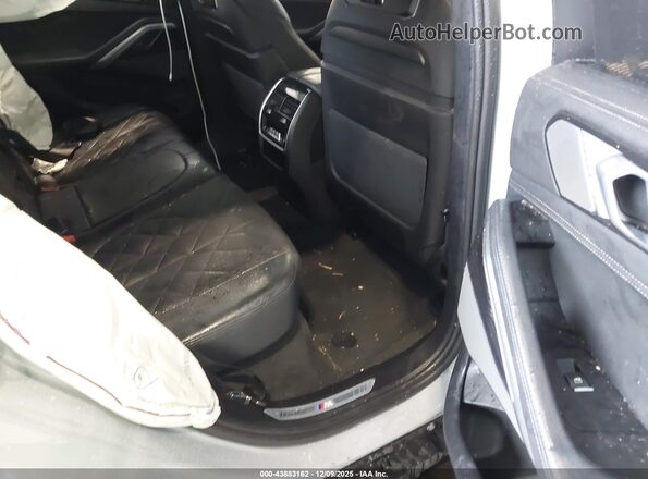 5UX33EX00R9T01236 2024 BMW X6 Gray Widok naklejki z numerem VIN