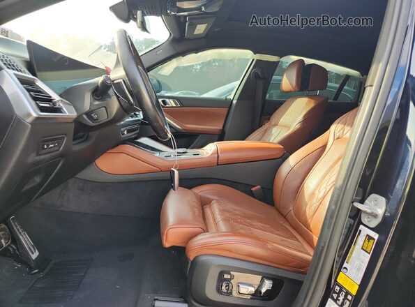 5UX33EX02R9S91440 2024 BMW X6 Черный Вид салона спереди