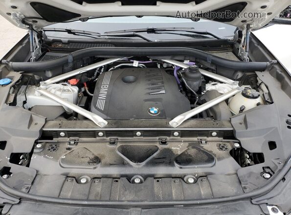 5UX33EX08R9V57494 2024 BMW X6 White Вид підкапотного простору