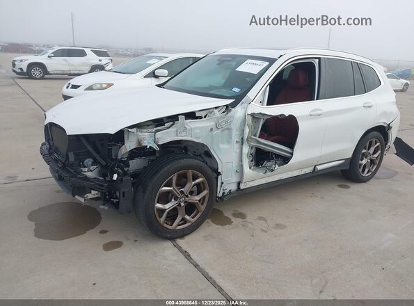 5UX43DP07R9V46677 2024 BMW X3 White Vista tres cuartos delantera izquierda