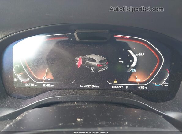 5UX43DP07R9V46677 2024 BMW X3 White Vista de los asientos traseros