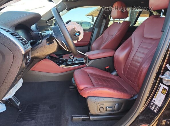 5UX43DT02R9V91614 2024 BMW X4 Черный Вид салона спереди