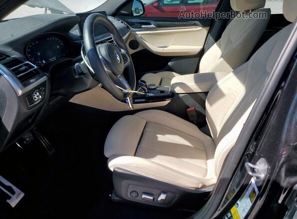 5UX43DT04P9S10245 2023 BMW X4 Black Widok wnętrza z przodu