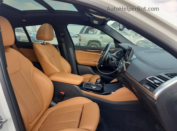 5UX43DT06R9T82294 2024 BMW X4 White Widok wnętrza z przodu
