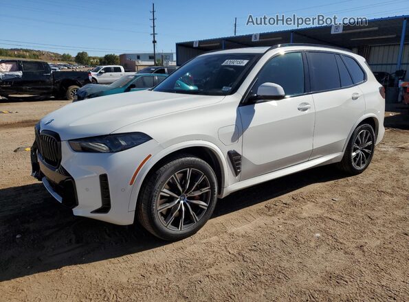 5UX43EU02R9U94501 2024 BMW X5 Белый Передняя левая четверть
