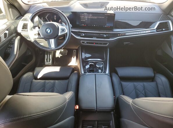 5UX43EU02R9U94501 2024 BMW X5 Белый Вид панели приборов