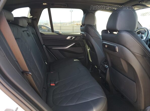 5UX43EU02R9U94501 2024 BMW X5 Белый Вид задней части салона