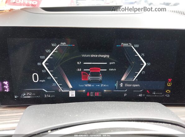 5UX43EU06S9X38673 2025 BMW X5 Зеленый Вид задних сидений