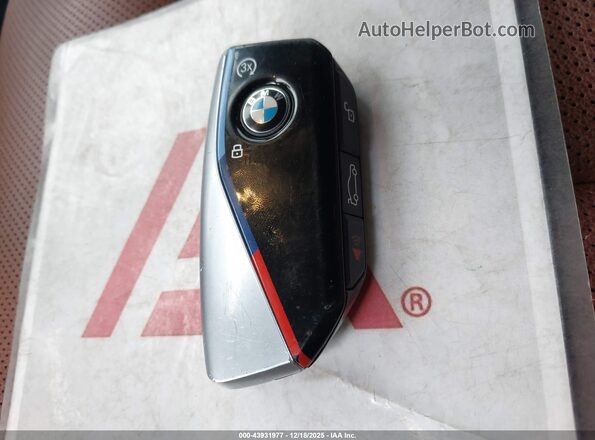 5UX43EU06S9X38673 2025 BMW X5 Зеленый Вид панели приборов
