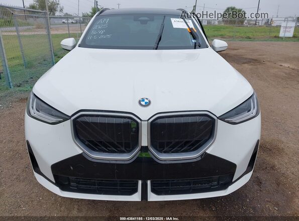5UX53GP06S9Y88648 2025 BMW X3 White Widok wnętrza z tyłu