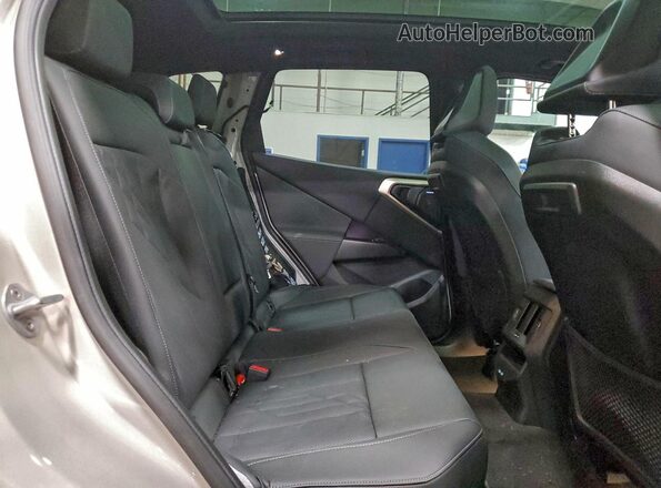 5UX53GP08S9Z74303 2025 BMW X3 Белый Вид задней части салона