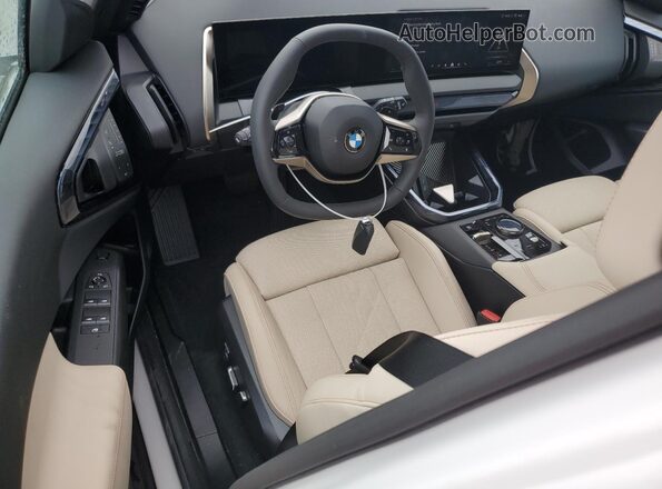 5UX53GP09S9043549 2025 BMW X3 White Widok deski rozdzielczej