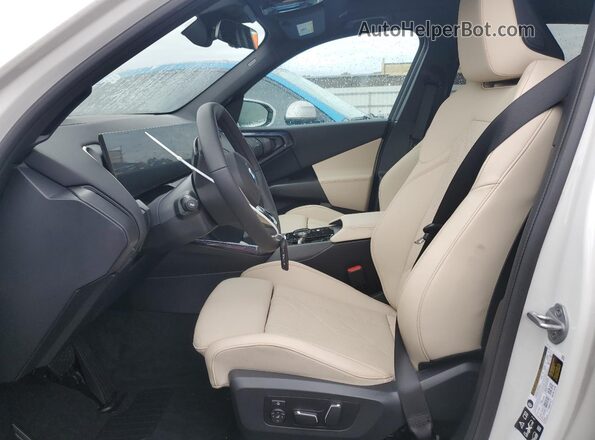 5UX53GP09S9043549 2025 BMW X3 White Widok wnętrza z przodu