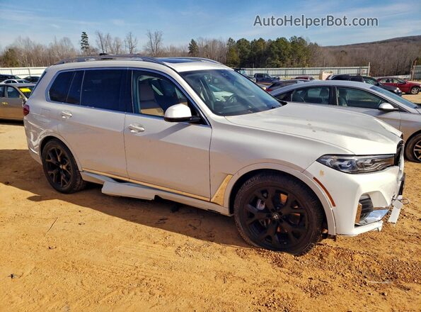 5UXCW2C02M9E17318 2021 BMW X7 Белый Передняя правая четверть