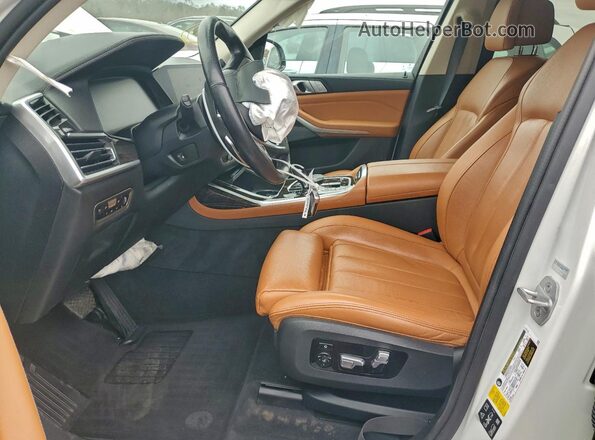 5UXCW2C02M9E17318 2021 BMW X7 Белый Вид салона спереди