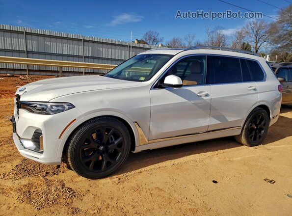 5UXCW2C02M9E17318 2021 BMW X7 Белый Передняя левая четверть