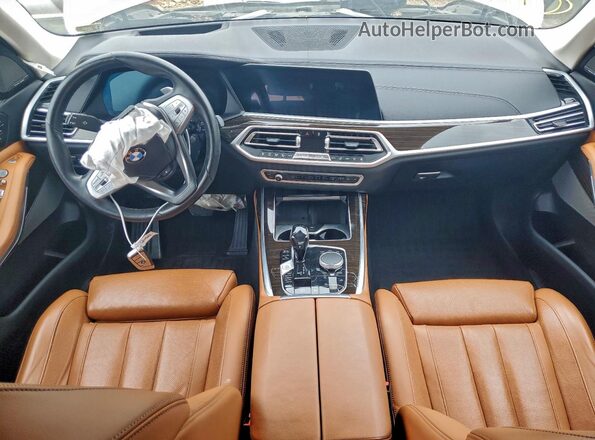 5UXCW2C02M9E17318 2021 BMW X7 Белый Вид панели приборов