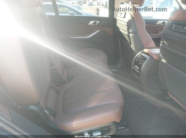 5UXCW2C06N9L19603 2022 BMW X7 Blue VIN კოდის სტიკერის ხედი