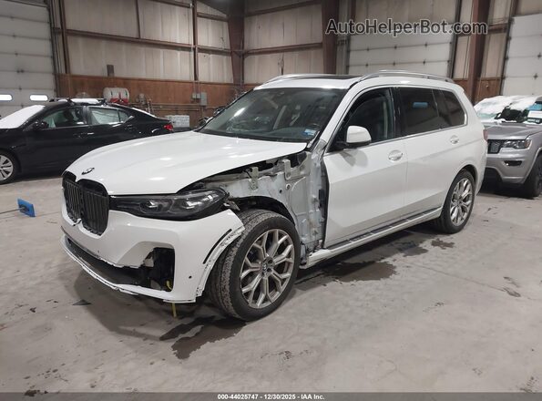 5UXCW2C06N9M97253 2022 BMW X7 Белый Передняя левая четверть