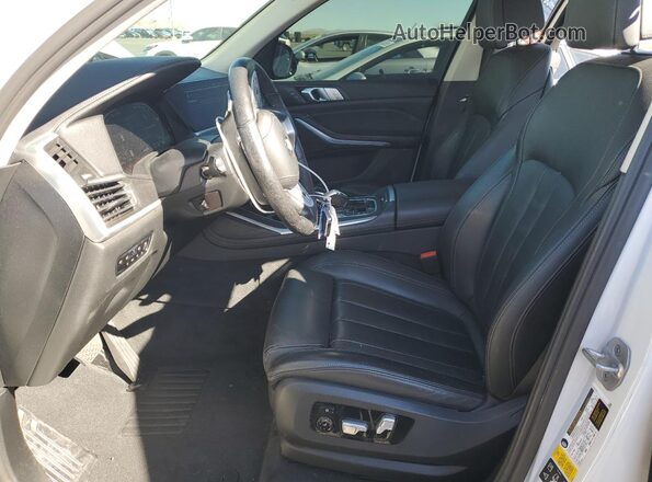 5UXCW2C0XM9F56239 2021 BMW X7 White Widok wnętrza z przodu