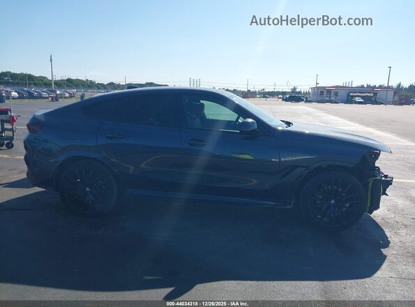 5UXCY6C05N9M69655 2022 BMW X6 Gray Вид задньої частини салону