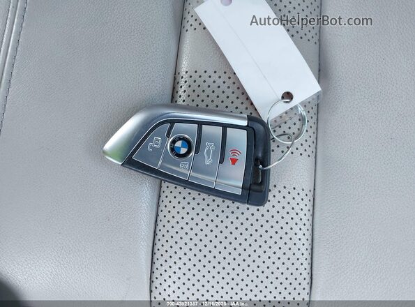 5UXCY6C07M9E34441 2021 BMW X6 Красный Вид панели приборов