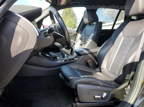 5UXTR9C59JLD63574 2018 BMW X3 Черный Вид салона спереди