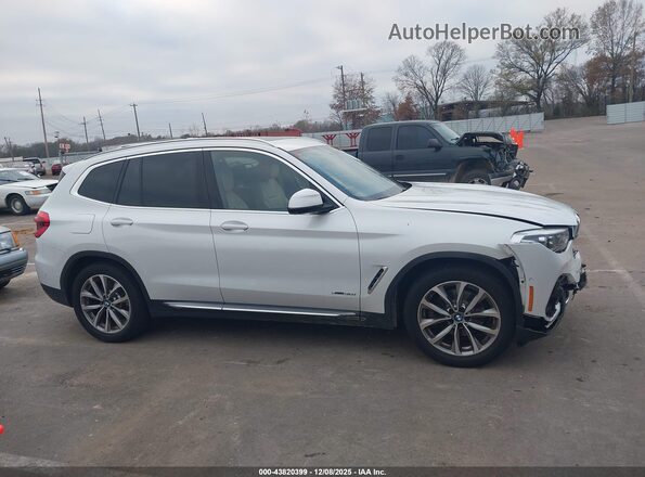 5UXTR9C5XJLC83264 2018 BMW X3 White Rear interior view
