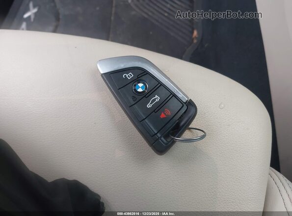 5UXUJ3C58KLG56019 2019 BMW X4 Белый Вид панели приборов