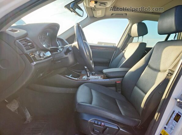 5UXWX9C54G0D64421 2016 BMW X3 Белый Вид панели приборов