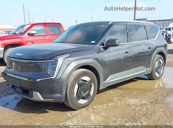 5XYAFFS54TG005280 2026 KIA EV9 Серый Передняя левая четверть