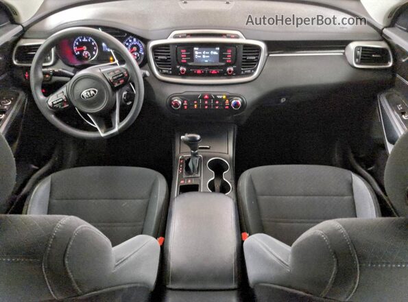 5XYPGDA53JG405308 2018 KIA SORENTO Серебряный Вид панели приборов