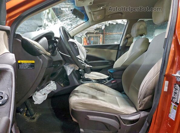 5XYZTDLB5HG422175 2017 HYUNDAI SANTA Оранжевый Вид салона спереди