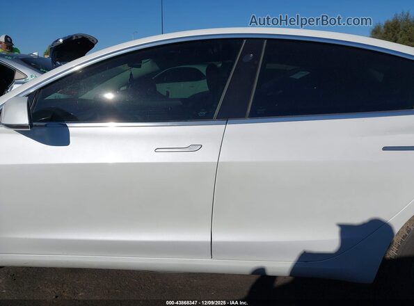 5YJ3E1EA2KF424757 2019 TESLA MODEL 3 White Widok wnętrza 360 stopni