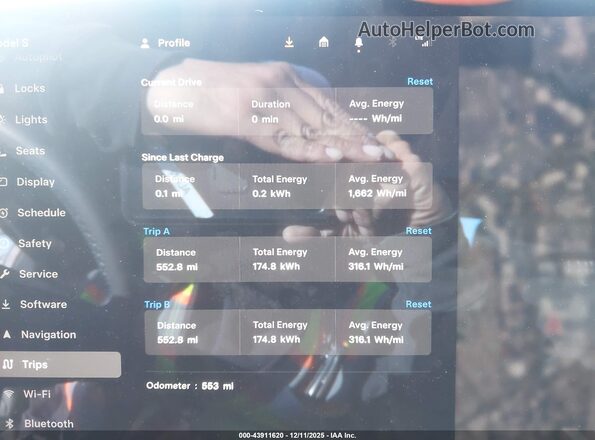 5YJSA1E64TF555841 2026 TESLA MODEL S Красный Вид задних сидений
