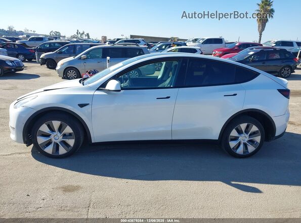 5YJYGDEE5MF072572 2021 TESLA MODEL Y White Սալոնի 360 աստիճան տեսք