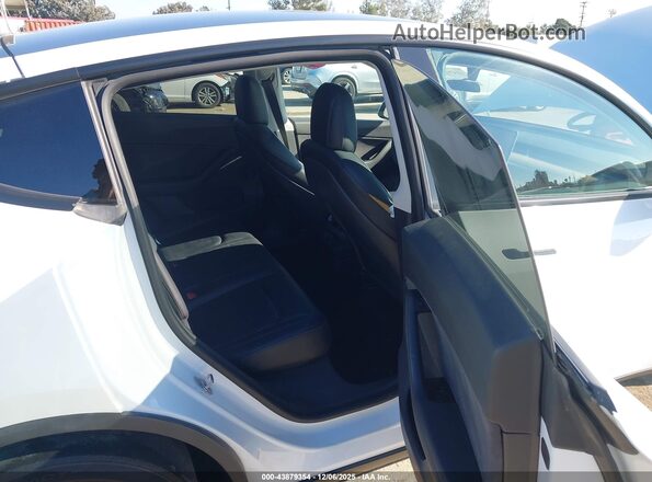 5YJYGDEE5MF072572 2021 TESLA MODEL Y White VIN կոդի պիտակի տեսք