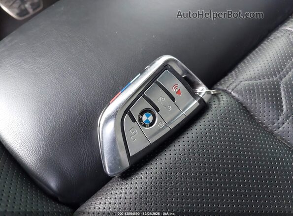 5YMCY0C03N9M85892 2022 BMW X6 M Серый Вид панели приборов
