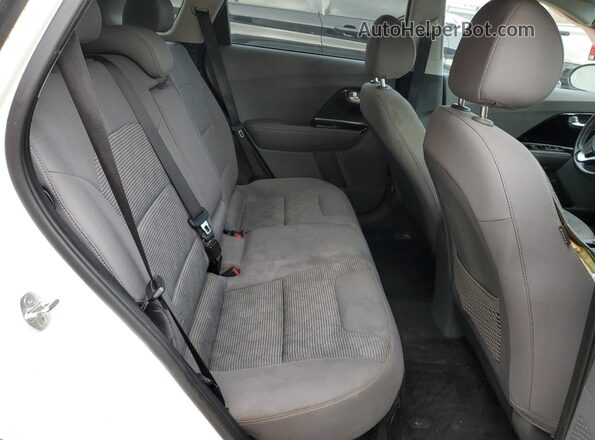 KNDCB3LC2M5478606 2021 KIA NIRO White Вид задньої частини салону