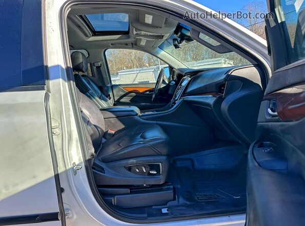 1GYS3BKJ9HR368793 2017 CADILLAC ESCALADE Белый Вид салона спереди